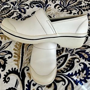White leather Dansko shoes size 40